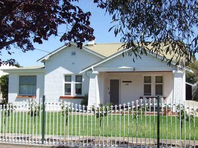 Spacious Family Home with Inground Pool! Picture