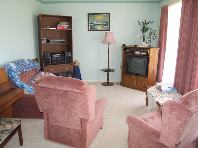 Easy Living in Great Location! Picture 2