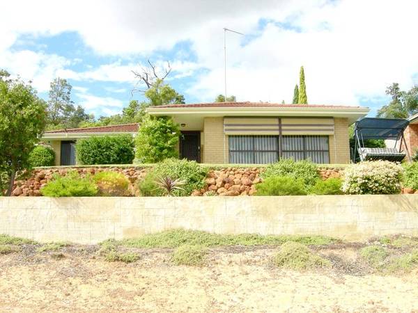 LIVE ON TOP OF THE WORLD Picture 2