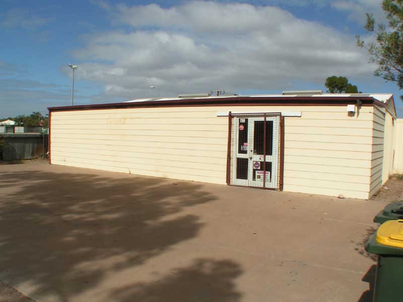 COMMERCIAL PROPERTY Picture 2