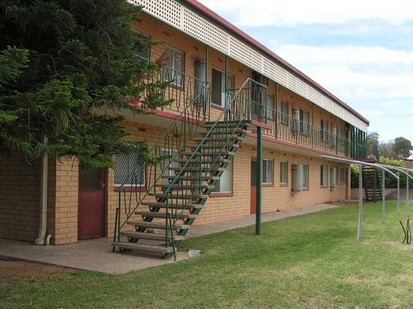 2 Brdroom Partly Furnished Property. Lower Level. Picture 1