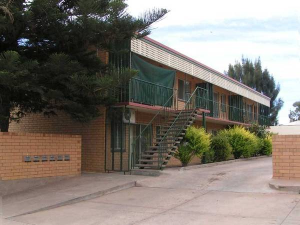 2 Brdroom Partly Furnished Property. Lower Level. Picture 3