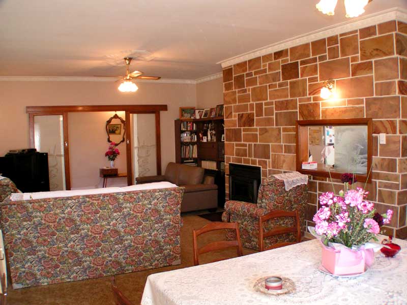 SHOWN WITH PRIDE Picture 3