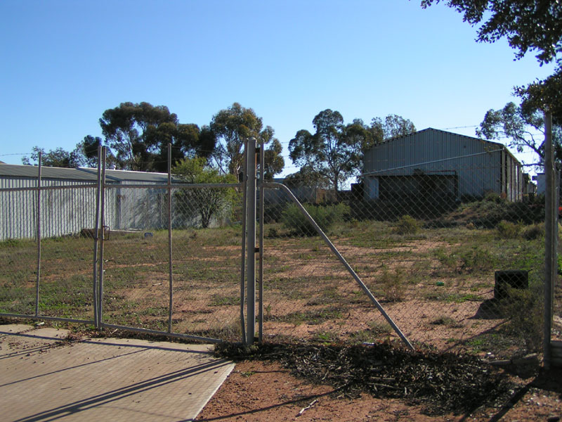 VACANT INDUSTRIAL BLOCK Picture 1
