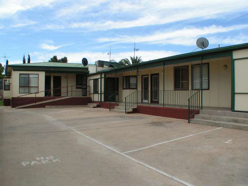 1 bedroom furnished unit Picture 3