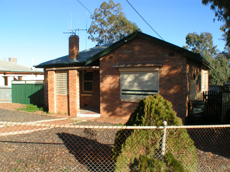 4 bedroom in quiet location Picture 1