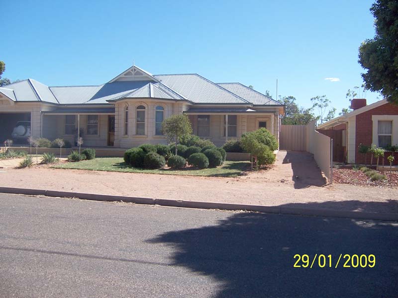 EXECUTIVE FAMILY HOME Picture