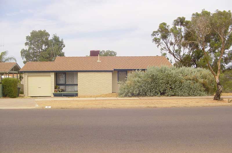 3 Bedroom Property, Air Conditioning, New Decking. Picture 1