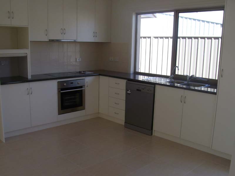 EXECUTIVE STYLE TOWNHOUSE Picture EXECUTIVE STYLE TOWNHOUSE Picture