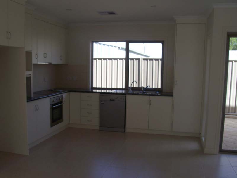 EXECUTIVE STYLE TOWNHOUSE Picture EXECUTIVE STYLE TOWNHOUSE Picture