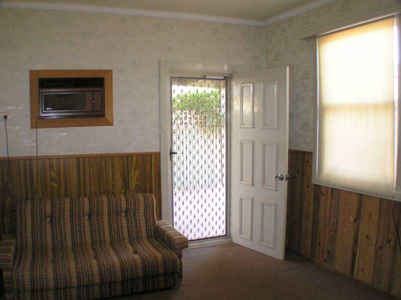 HOME WITH A WARM HEART Picture 3