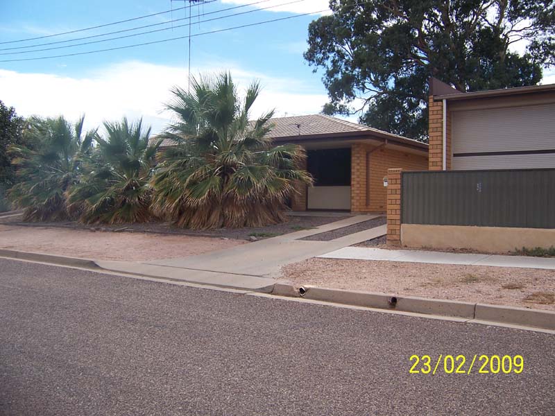 2 bedroom partly furnished unit in group of two Picture 1