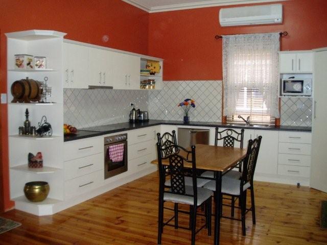 Beautiful cottage home Picture 2