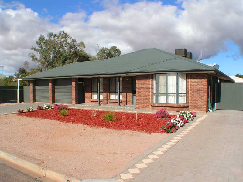 ON A LARGE SCALE Picture 1