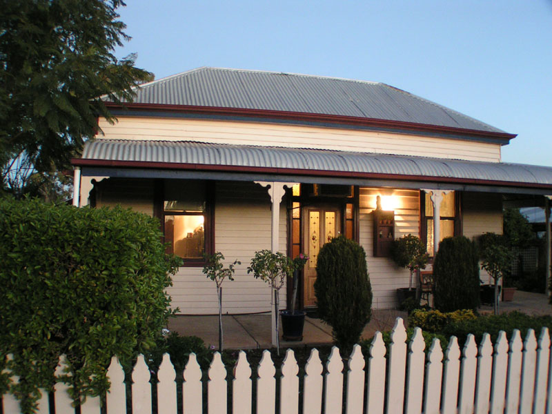 CHARACTER COTTAGE AT IT'S BEST Picture 2