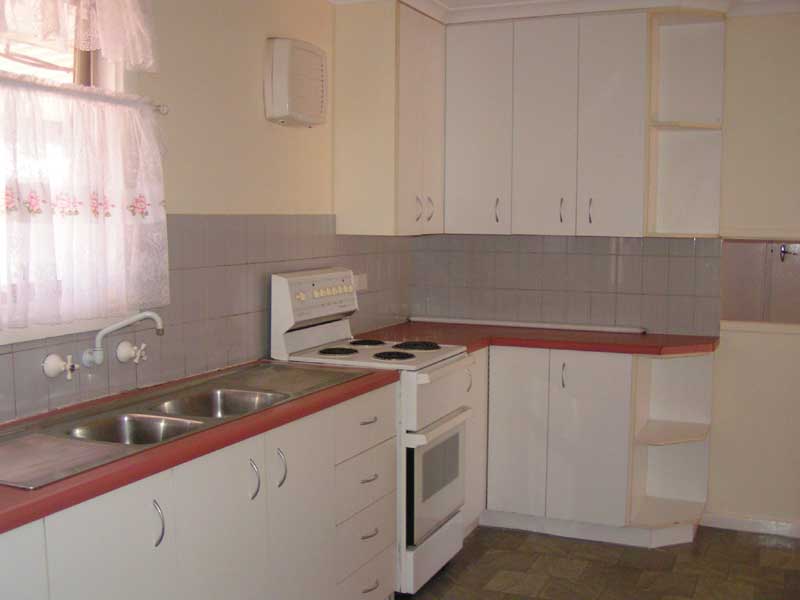 GREAT TO LIVE IN OR INVEST Picture 3