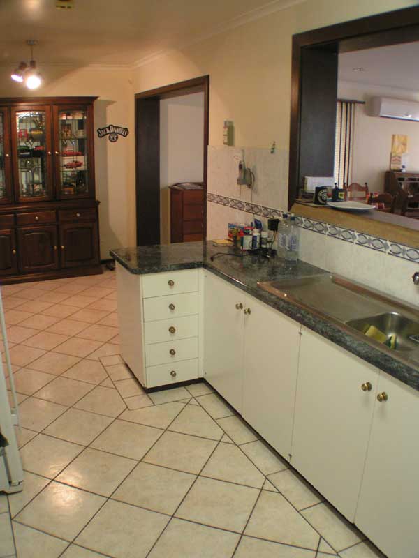 ENTERTAINERS PARADISE! Picture 3