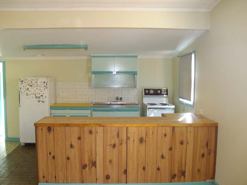 3 Bedroom property with large lounge / kitchen area. Picture 2