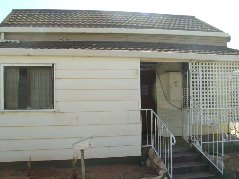 3 Bedroom property with large lounge / kitchen area. Picture 1