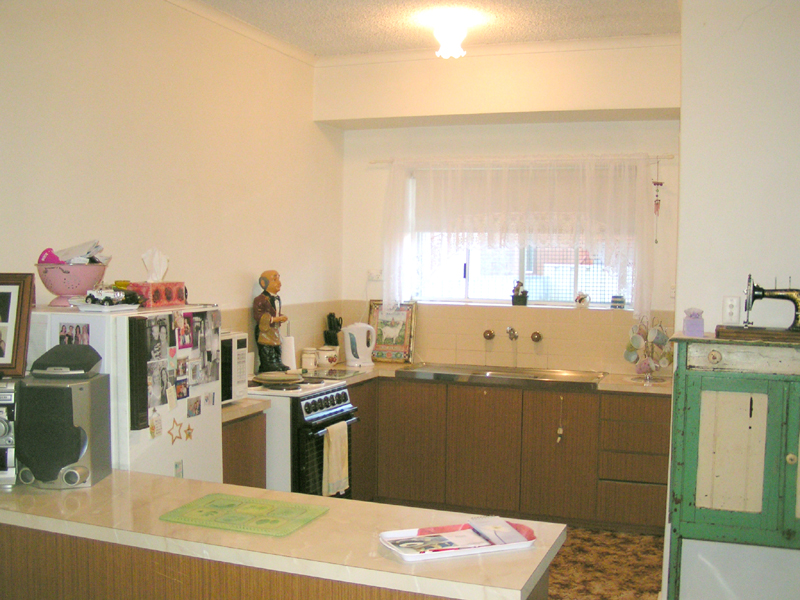 2 Bedroom Partly Furnished Ground Level Unit Picture 2