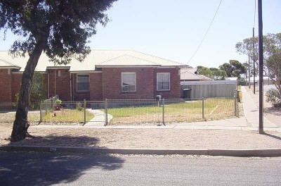 3 Bedroom Property, low maintenance yards. Picture