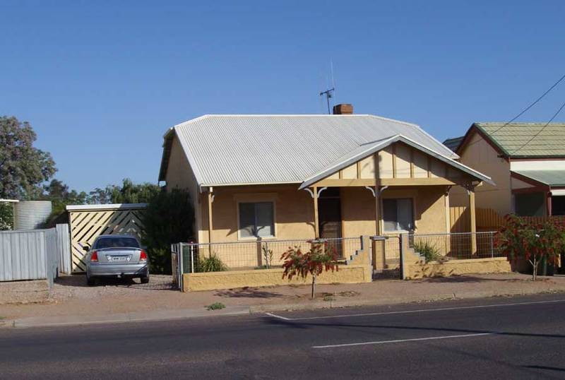 2 Bedroom property, central location, large lounge and kitchen areas. Picture 1