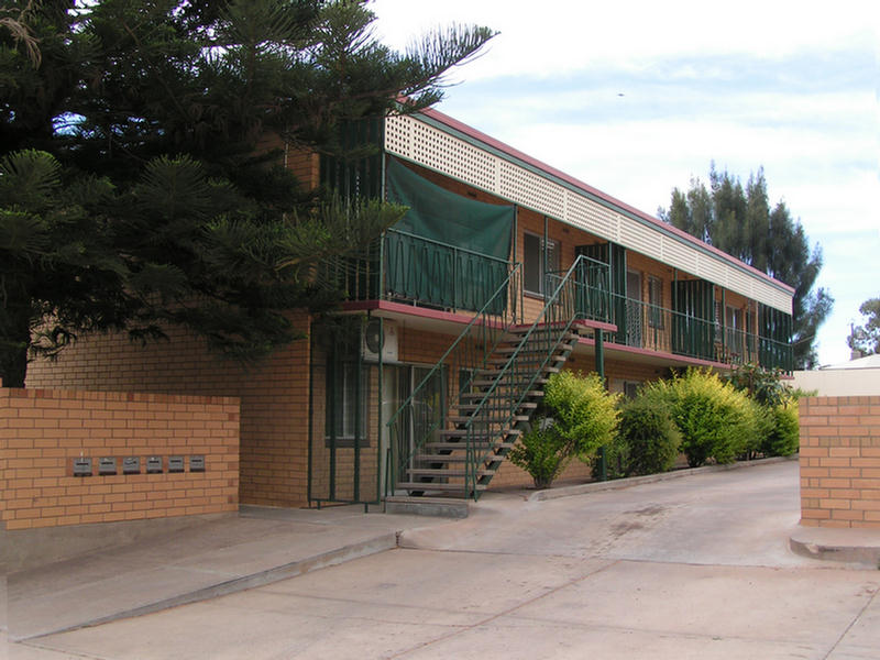 1 Bedroom unfurnished Unit Upper Level Picture 1