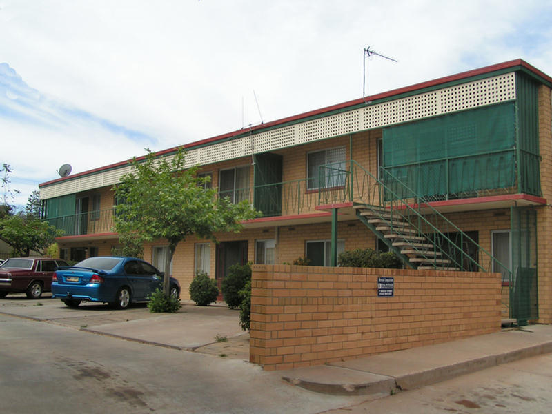 1 Bedroom unfurnished Unit Upper Level Picture 3