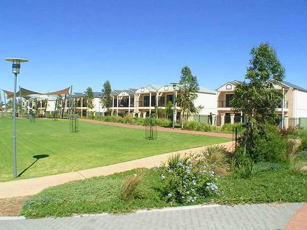 Luxurious Beachfront Townhouse Picture 2