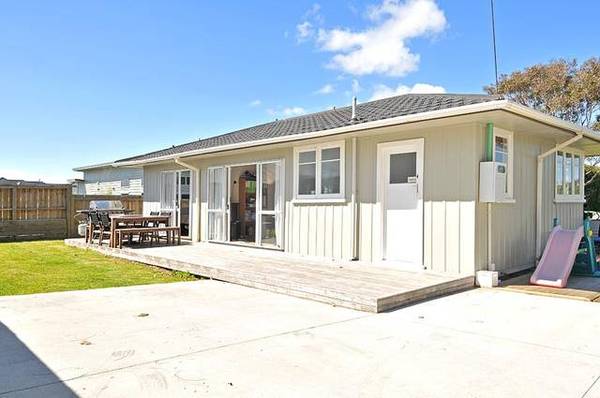 BEACH HOME $35,000 UNDER GV Picture 1