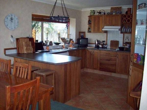 OWNER PACKED - IT HAS TO SELL Picture 1