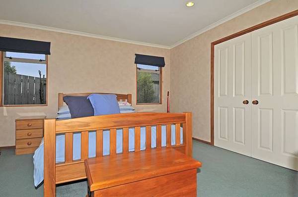 OWNER PACKED - IT HAS TO SELL Picture 3