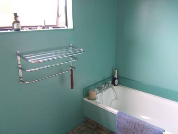 LOOK AT THIS FREEHOLD 569M2 Picture 2