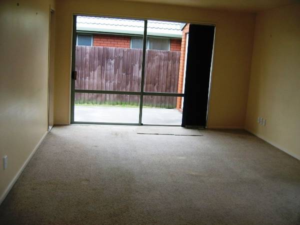 Three Bedroom Townhouse Picture 2