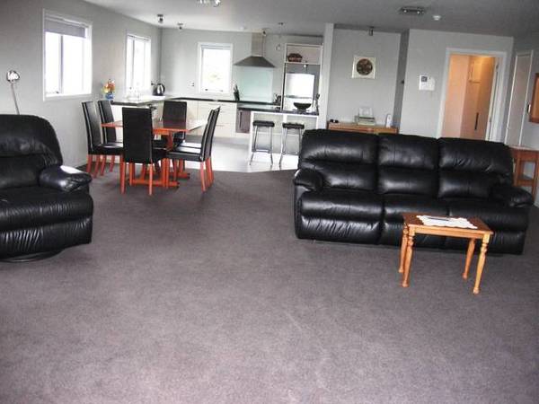 Sunny Fully Furnished Three Bedroom Apartment. Picture