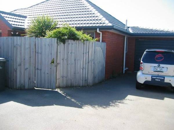 Three Bedroom Rear Townhouse Picture 1