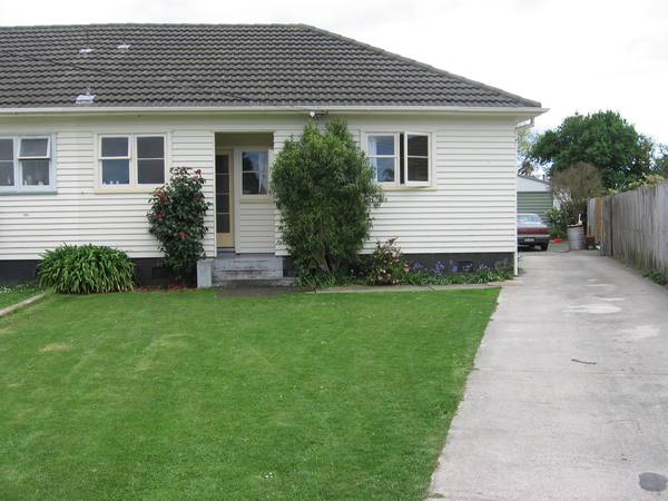 Sunny House With Double Garage Picture