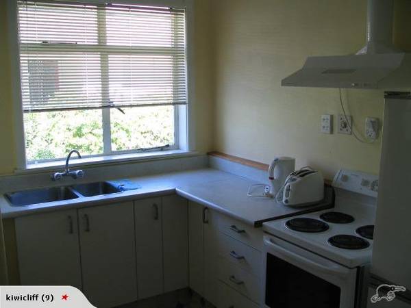 Modernised Two Bedroom Flat - One weeks rent free!!!! Picture