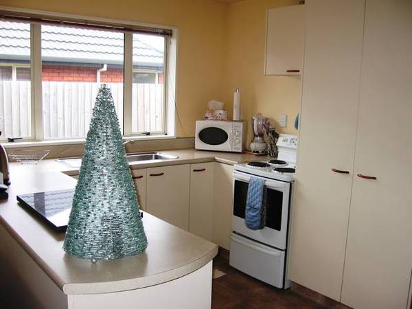 Three Bedroom Townhose - One Week Rent Free!!!! Picture 3