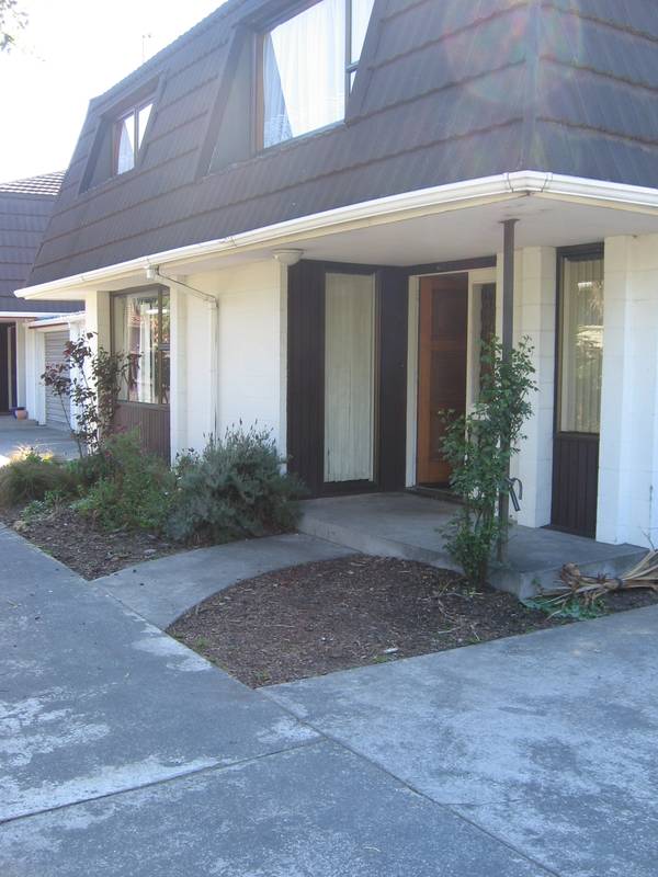 Spacious Three Bedroom Townhouse - One Week Free Rent!!!! Picture