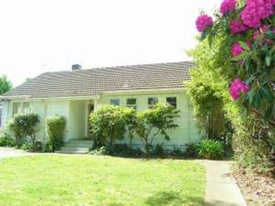 Spacious Three Bedroom House - Burnside High Zone Picture Spacious Three Bedroom House - Burnside High Zone Picture