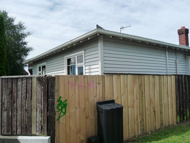 Six Bedroom House Close to University Picture