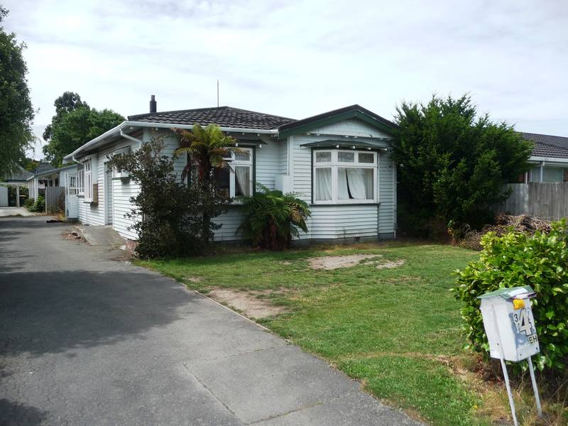 Three Bedroom House Handy to Westfield Mall Picture 1