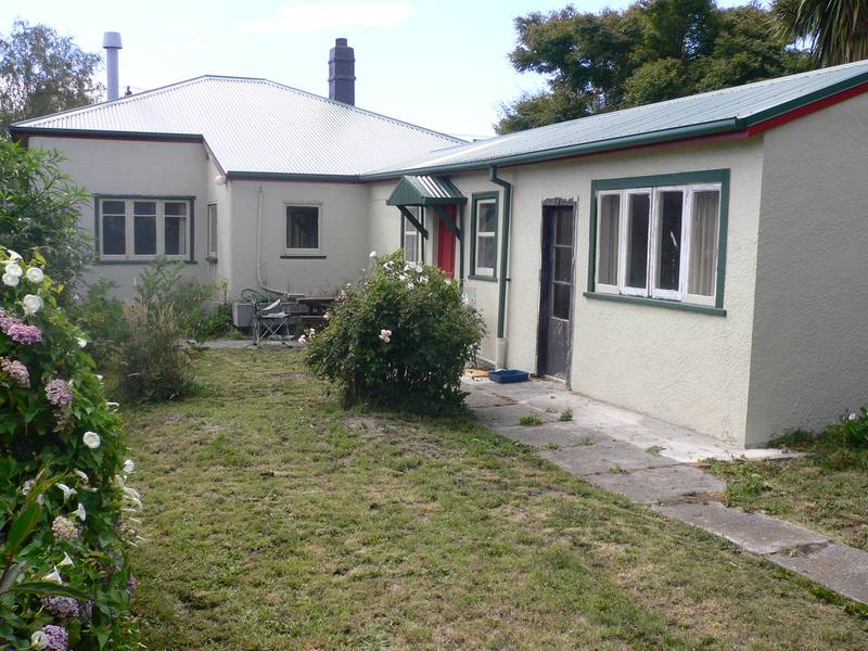 (HANDYMANS SPECIAL) MAKE IDEAL FIRST HOME OR INVESTMENT Picture