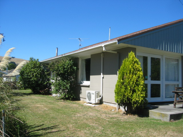 Sunny Two Bedroom Rear Townhouse Picture