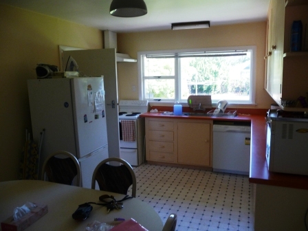 Spacious Fully Furnished Home Picture 3