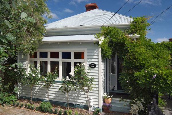 Alice in Wonderland - Alice Cottage Picture 1