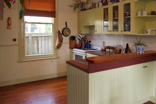 Alice in Wonderland - Alice Cottage Picture 3