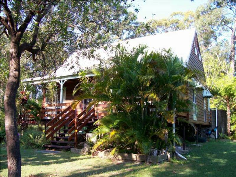 COAST ROAD COTTAGE - FULLY FURNISHED Picture 1