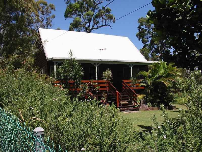 COAST ROAD COTTAGE - FULLY FURNISHED Picture 2